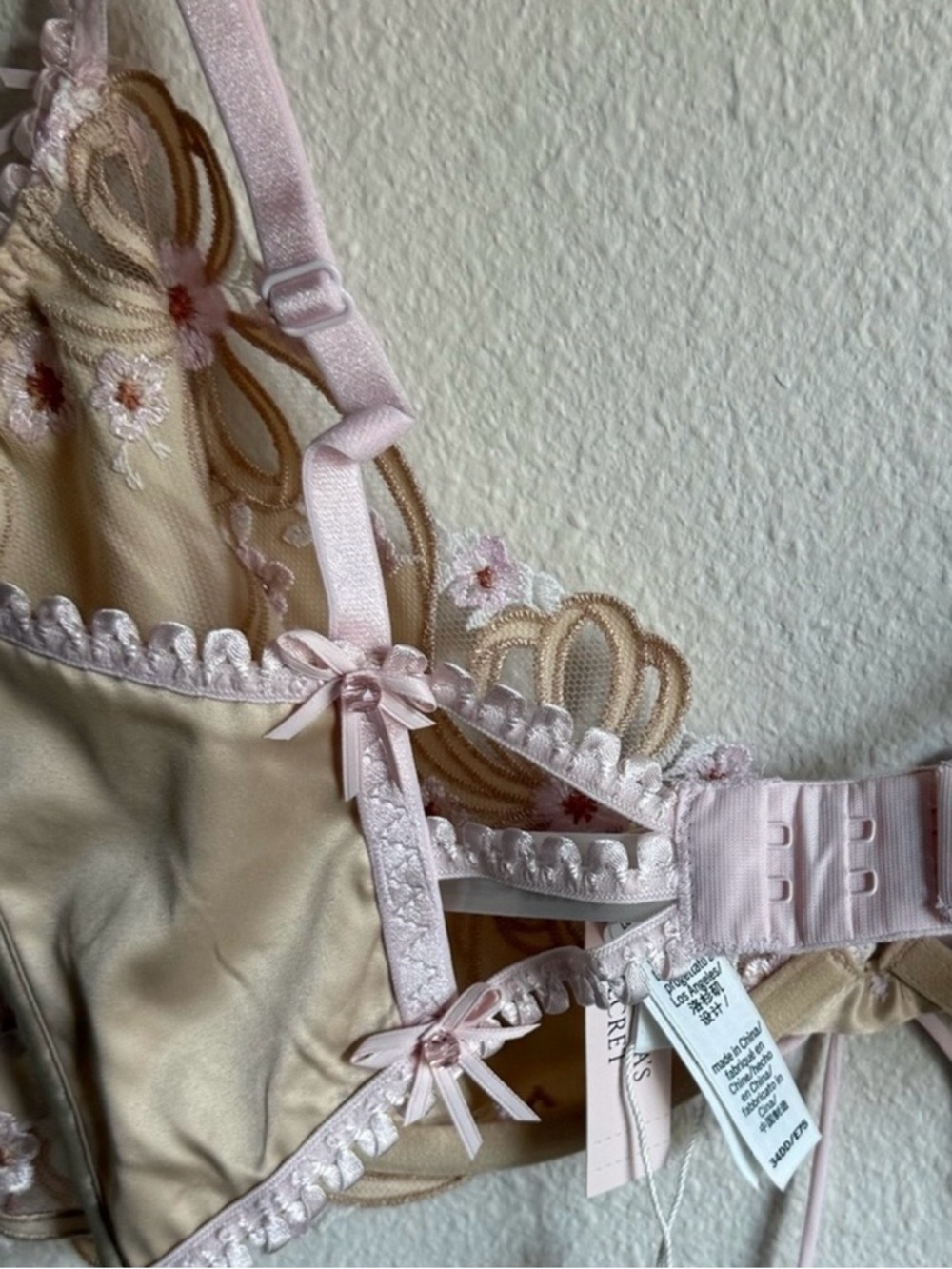 Victoria's Secret Flyaway Bra - Picture 5 of 8